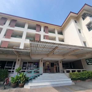 Oyo 75460 Baansang Place Suvarnabhumi
